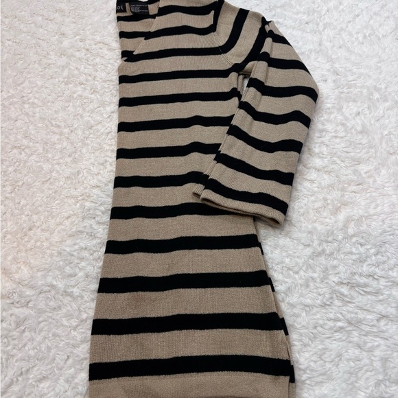 George Black and Tan Striped V-Neck Top - Picture 3 of 3